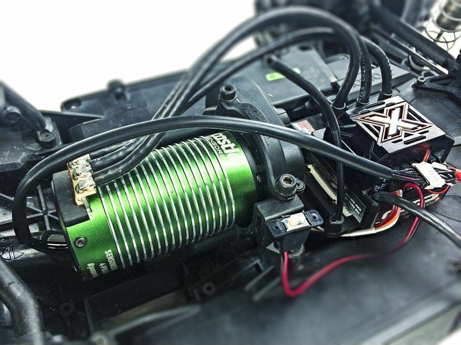 MOTOR, 4-POLE SENSORED BRUSHLESS, 1515-2200KV V2