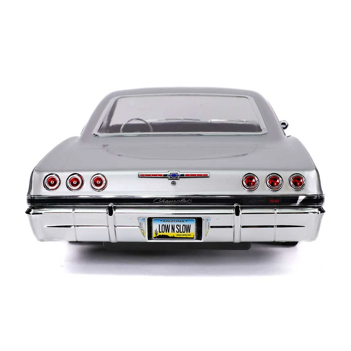 1:10 1965 Chevrolet Impala Hopping Lowrider Silver